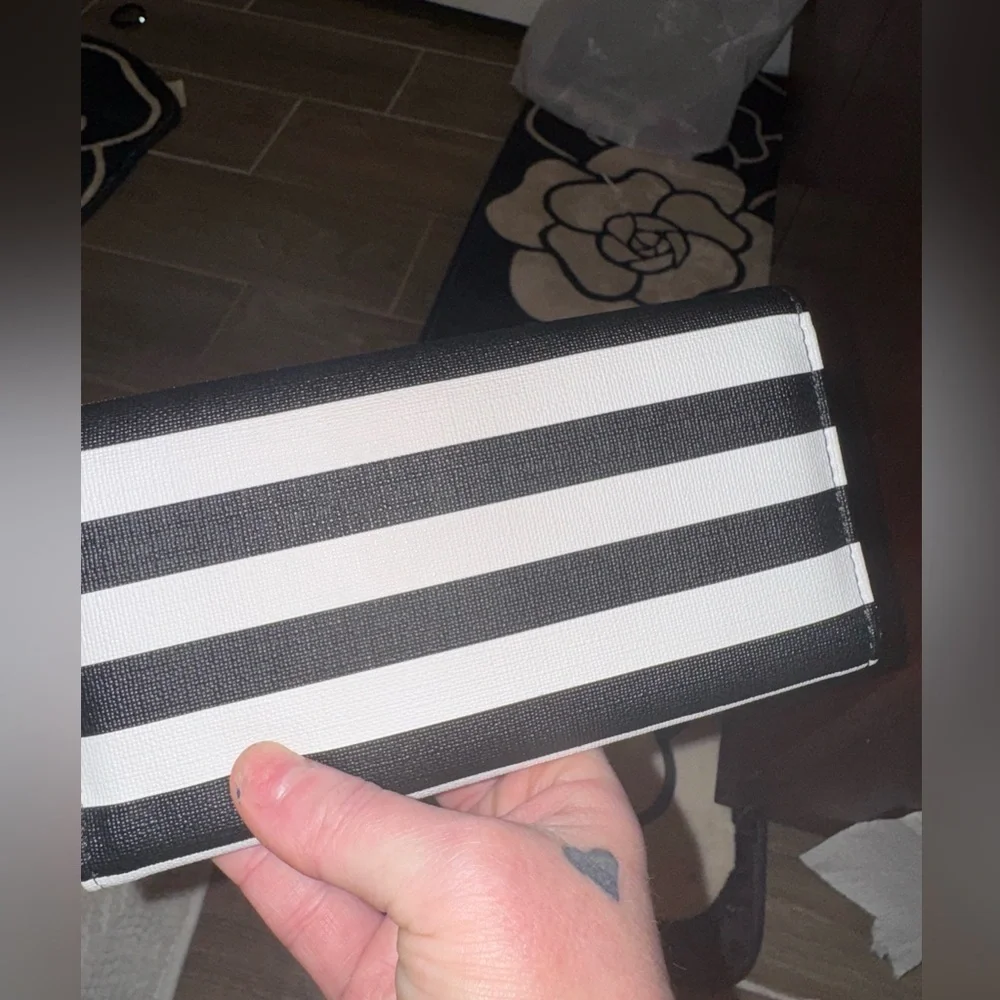 Kut from the Kloth Slim Striped Trifold Wallet Black/White  | Size: 7.5